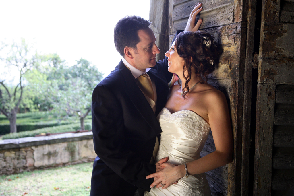 Bridal couple in old barn Florence