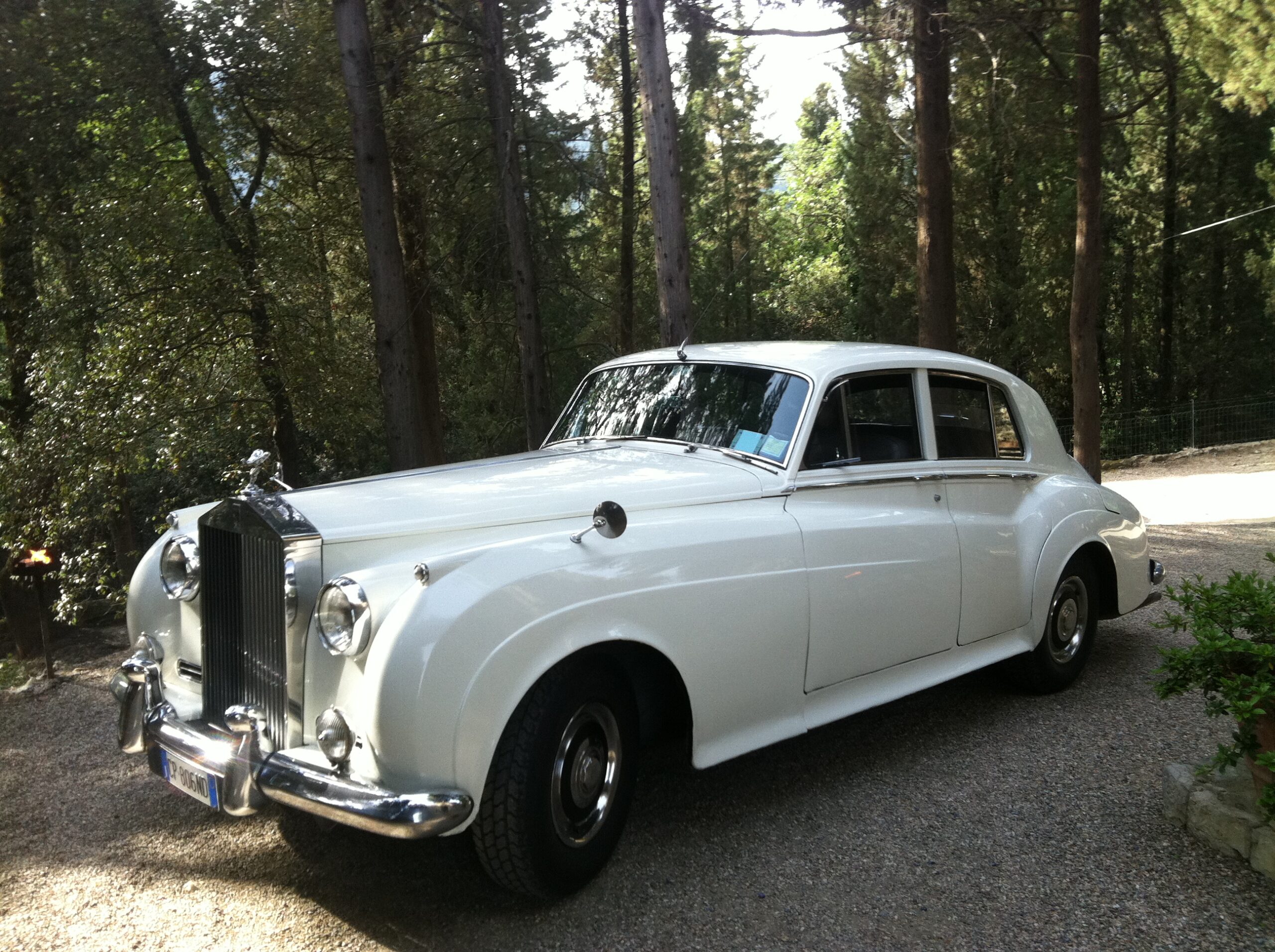 White Rolls Royce for weddings in Tuscany