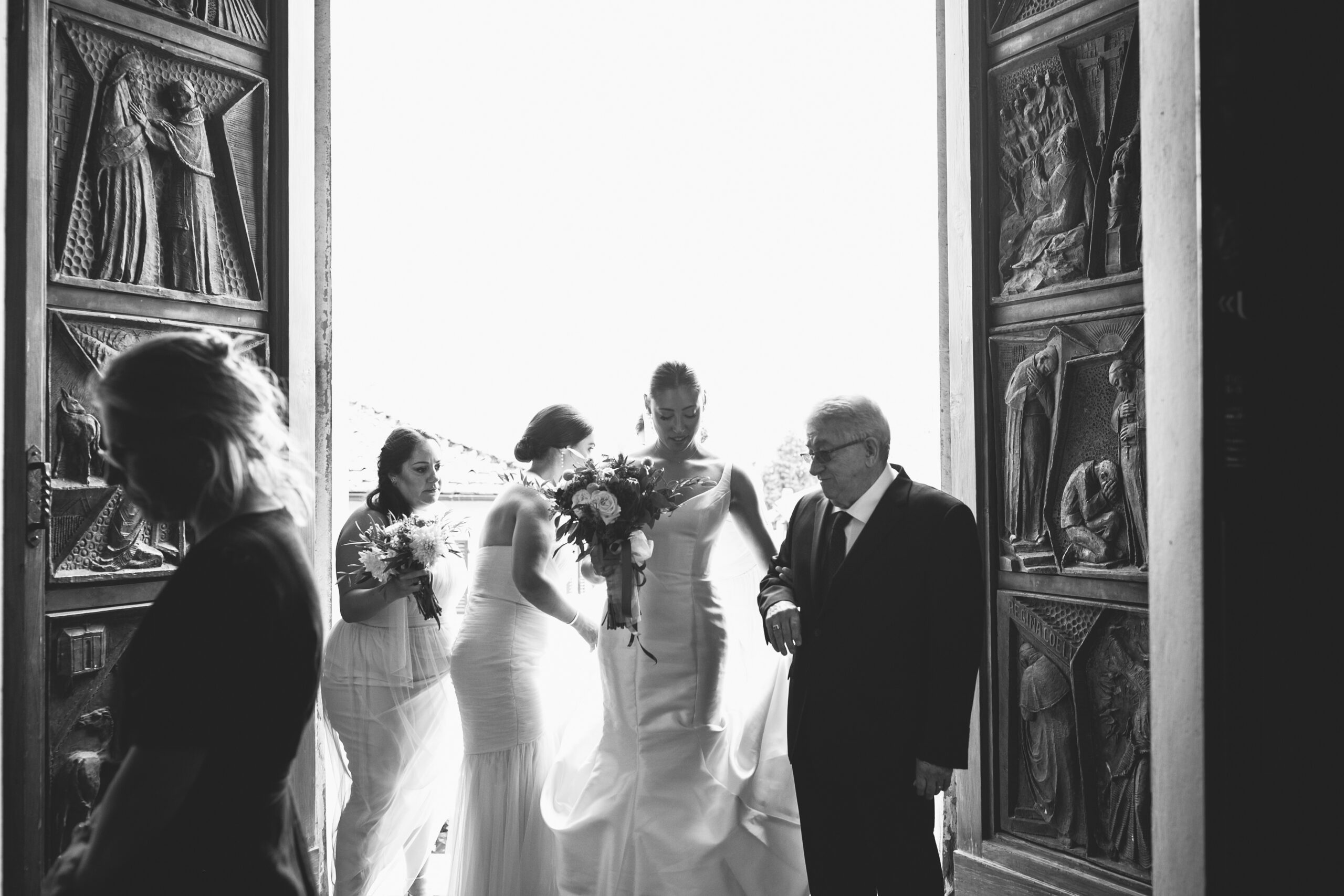 Bride arriving to the ceremony