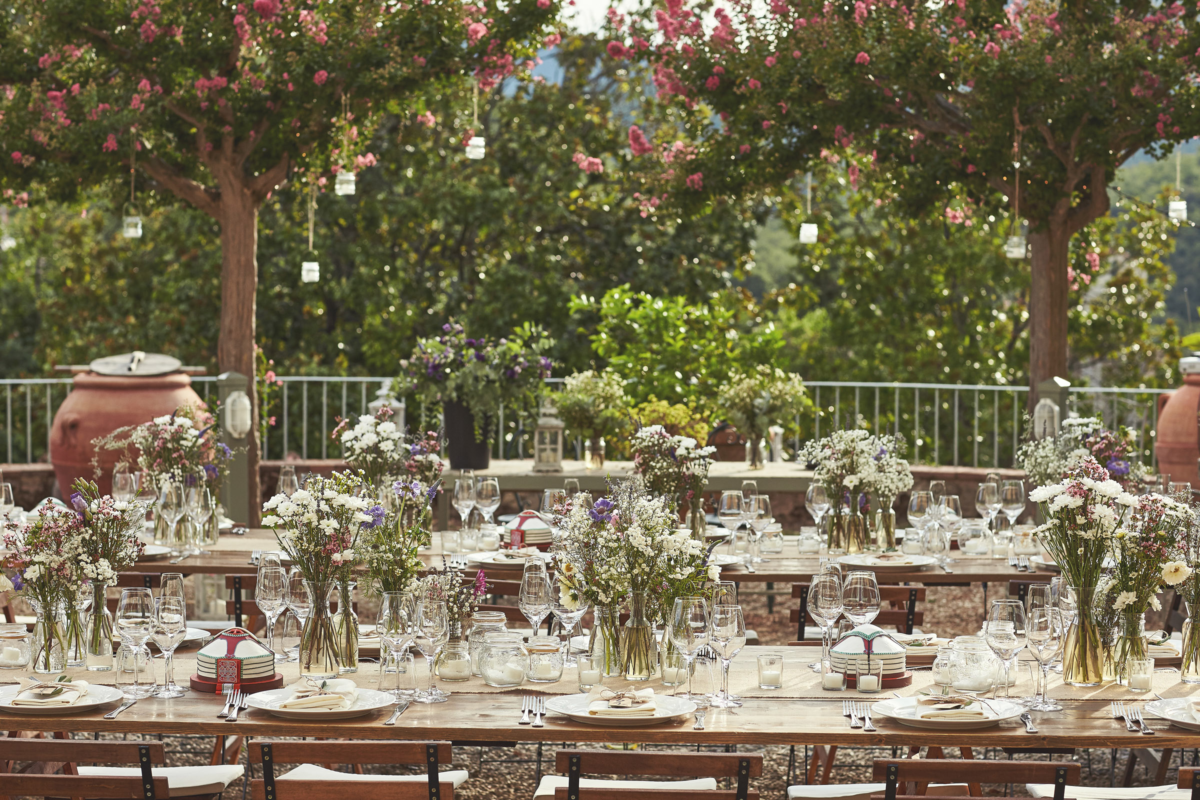 Country tables with field flowers