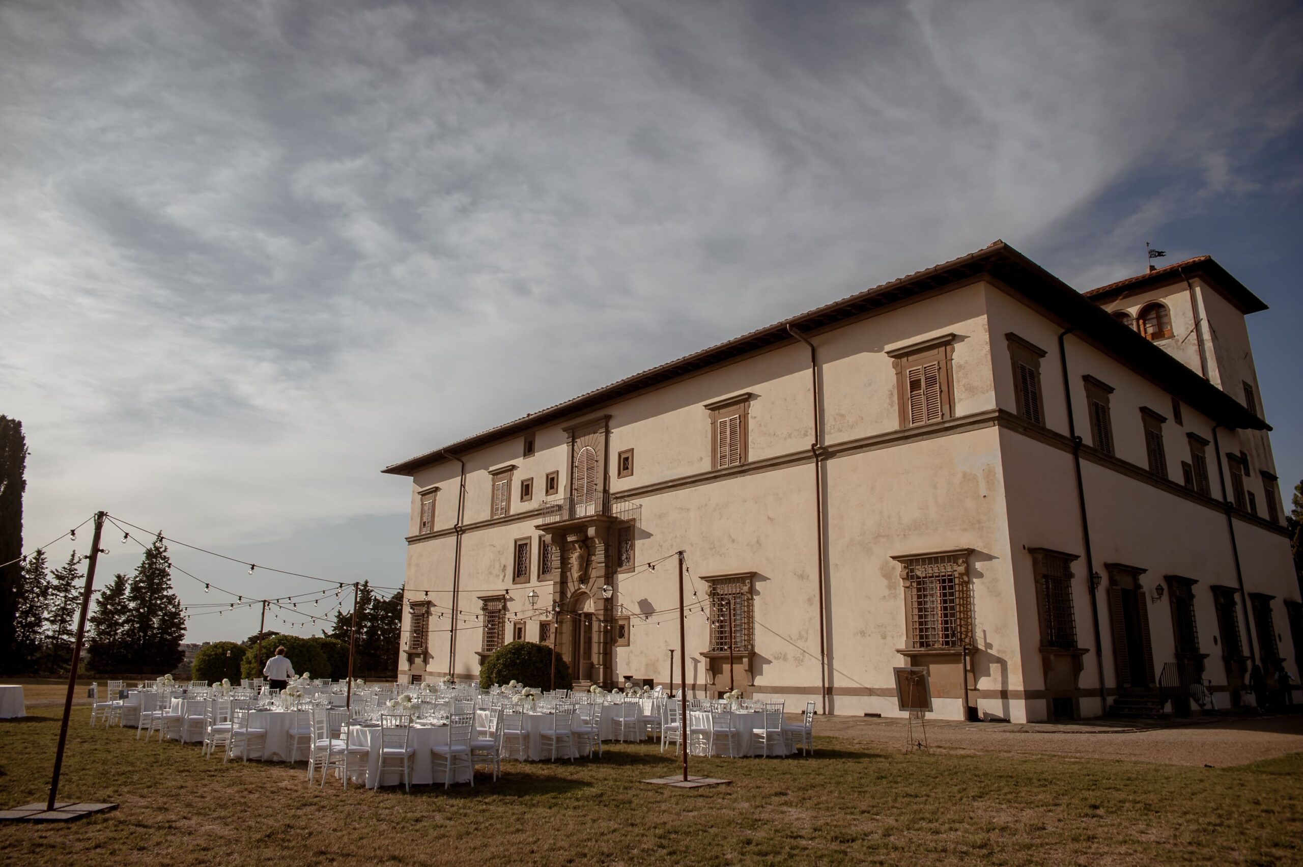 The villa as a backdrop